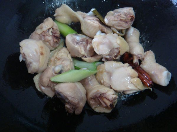 沙茶酱烧土豆鸡块