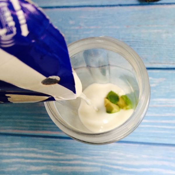 香蕉牛油果奶昔