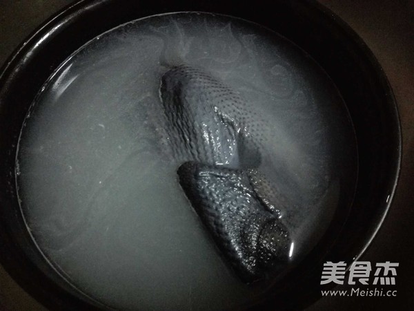 美味乌鸡汤煲
