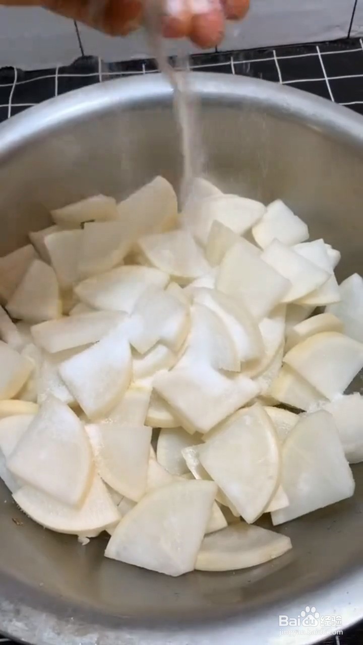 如何制作爽口又开胃的腌萝卜