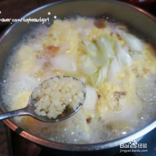 美味的韩式清淡营养明太鱼干汤