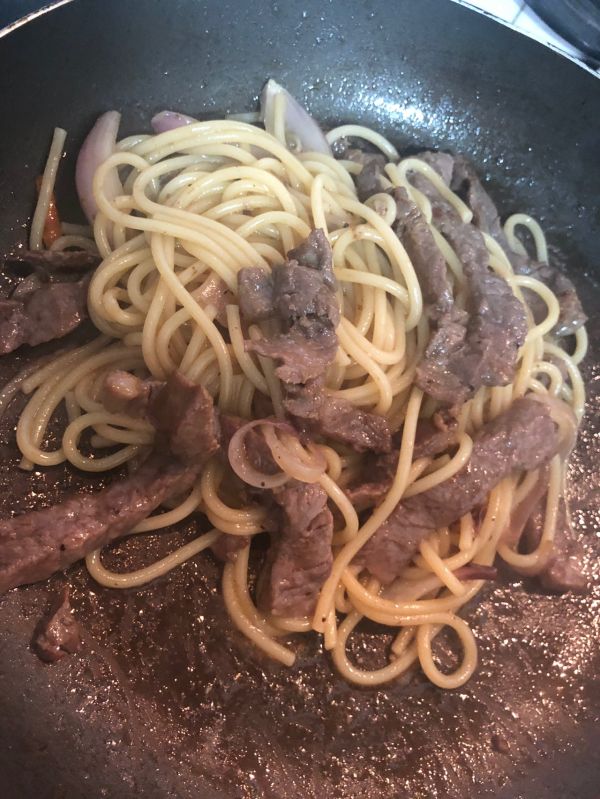 黑椒牛柳炒意粉
