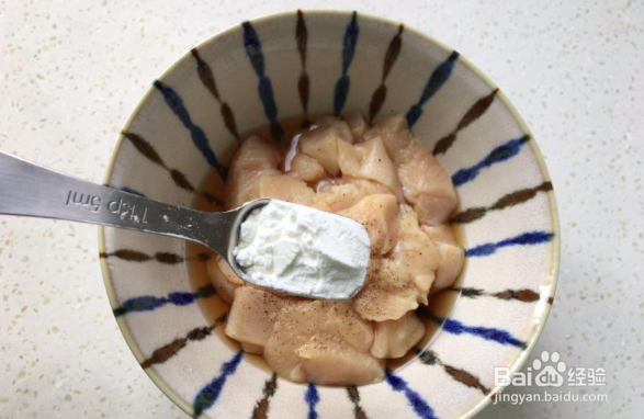 秋葵炒鸡丁的做法