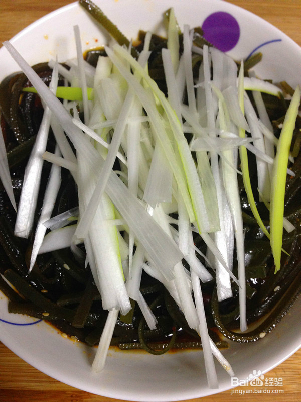 大葱芝麻拌海带的家常做法