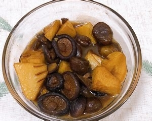 养生食补香菇板栗烤竹笋的做法