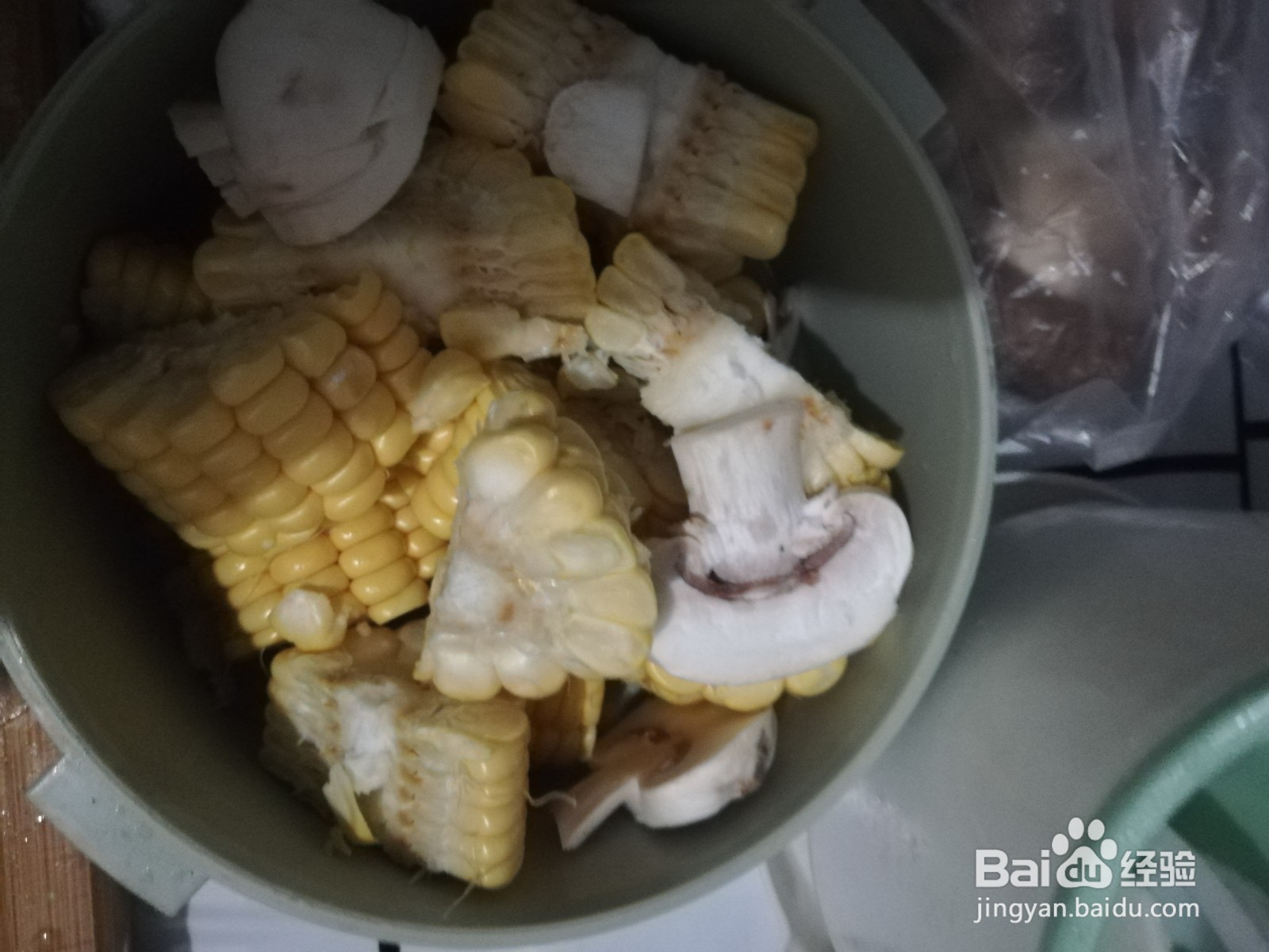菌菇玉米鸡肉汤的家常做法