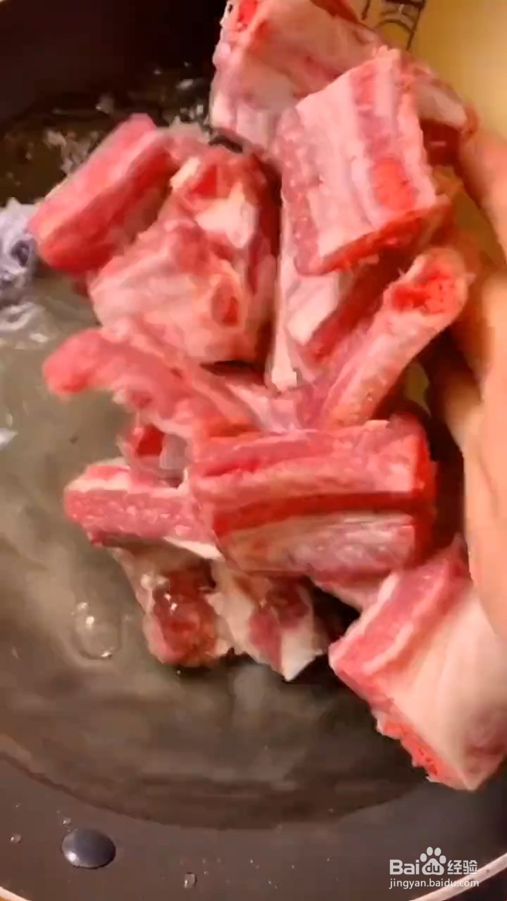 如何制作可乐排骨？