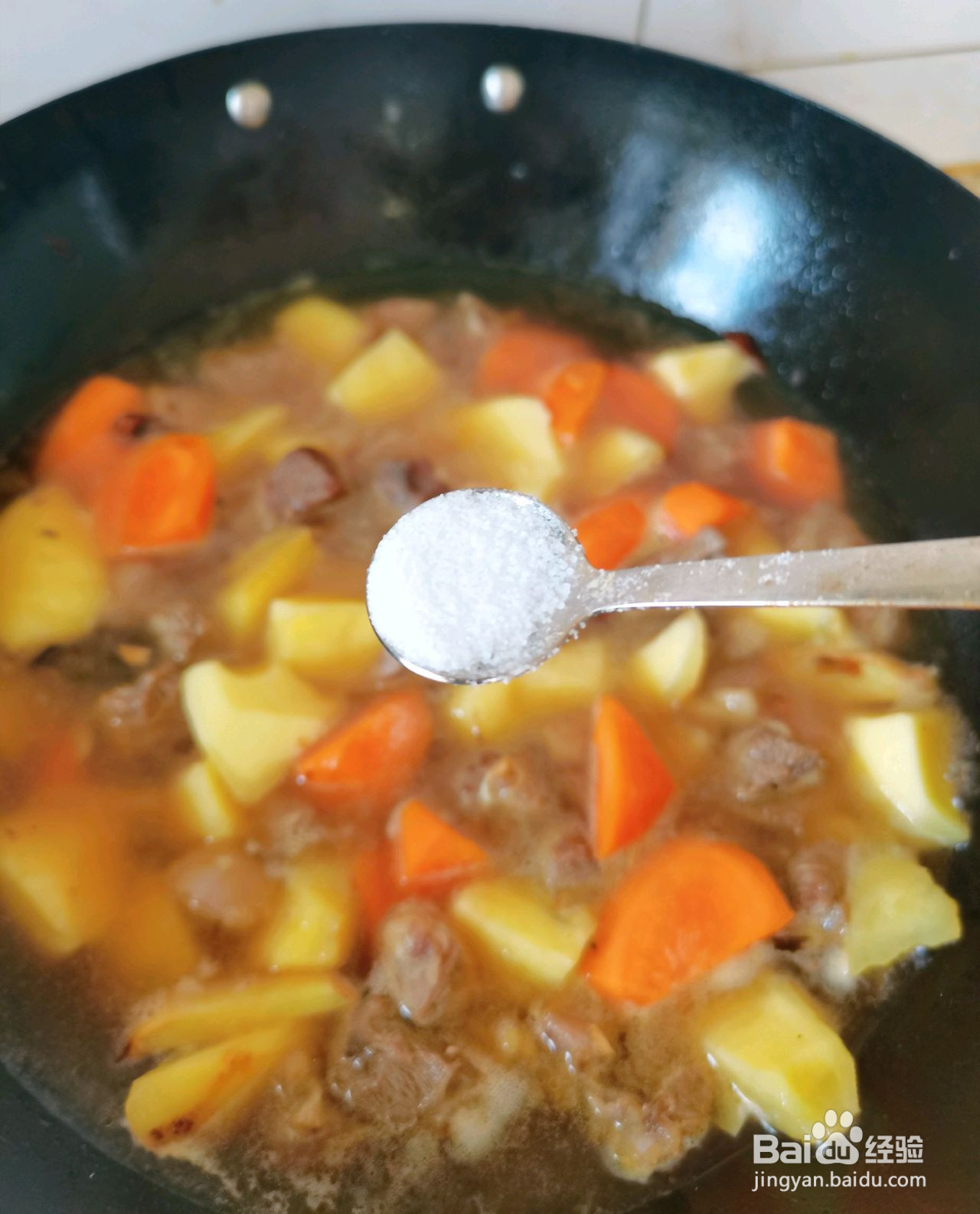 土豆炖牛肉的做法