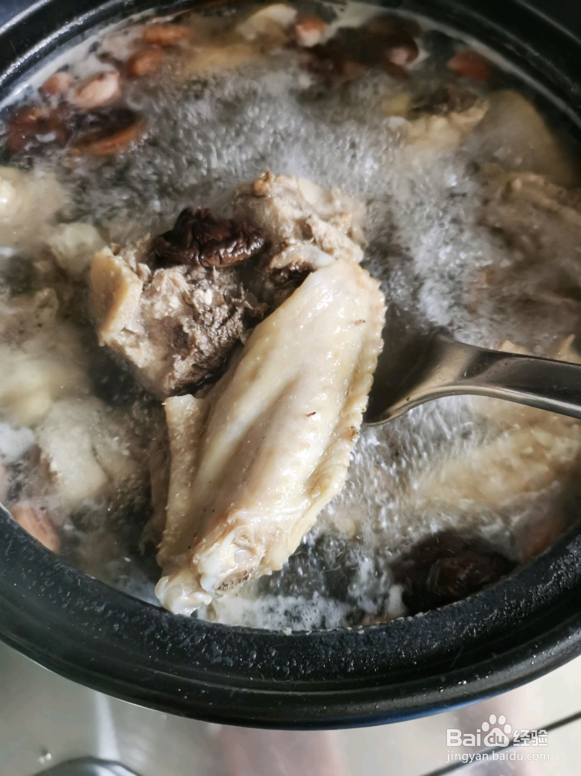 土鸡汤竹笋香菇的做法