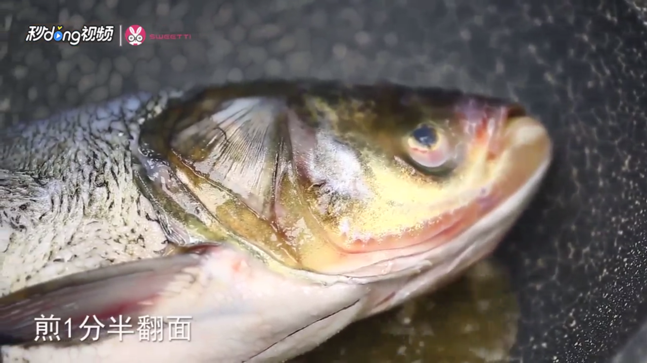 新年美食菌菇鱼头王怎样做