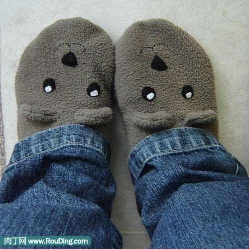 怎样用旧衣服改造DIY小熊袜子拖鞋？