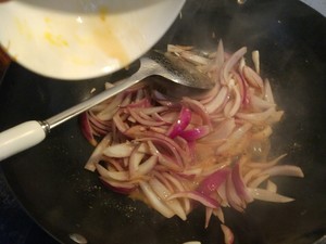 鸡蛋炒洋葱做法