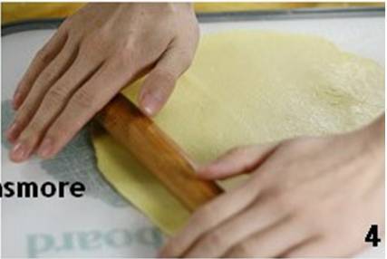 怎样在家自制美味的蓝莓酱乳酪派