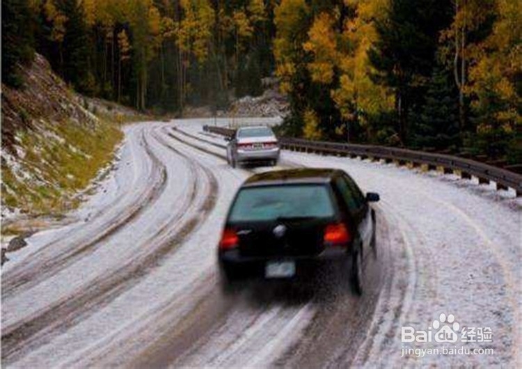 雨雪结冰路面开车出行应该怎么做
