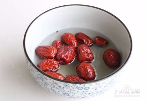 排骨白萝卜玉米煲汤怎么做好吃家常教程