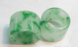 当把小戒指不甚套到手指上,去不掉怎么办?