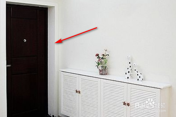 如何用钥匙打开家门呢?