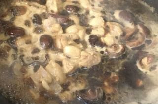 小鸡蘑菇焖饭的做法