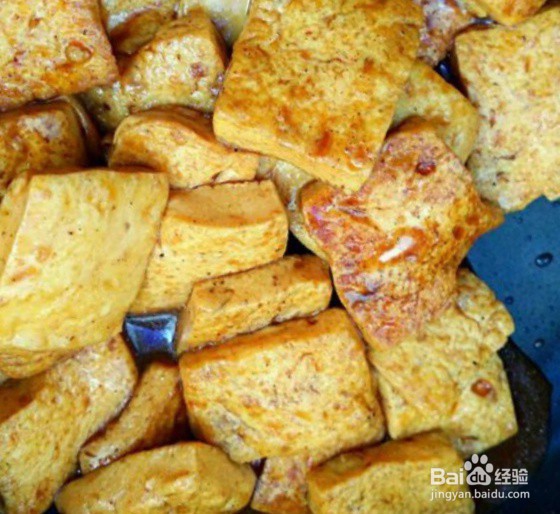 调好的这种汁搭配豆腐，烧制厨房好手菜