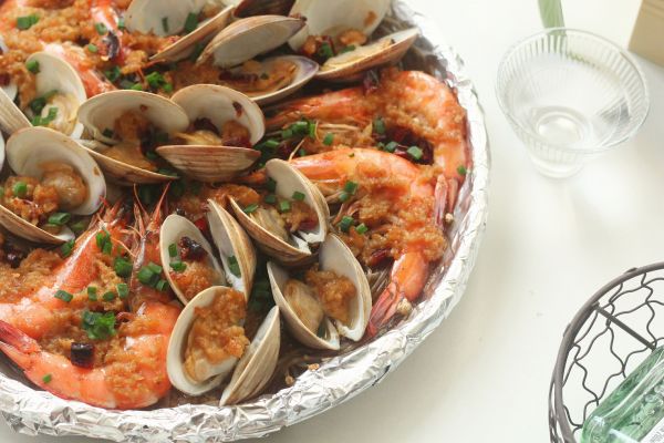 蒜蓉粉丝蛤蜊烤虾