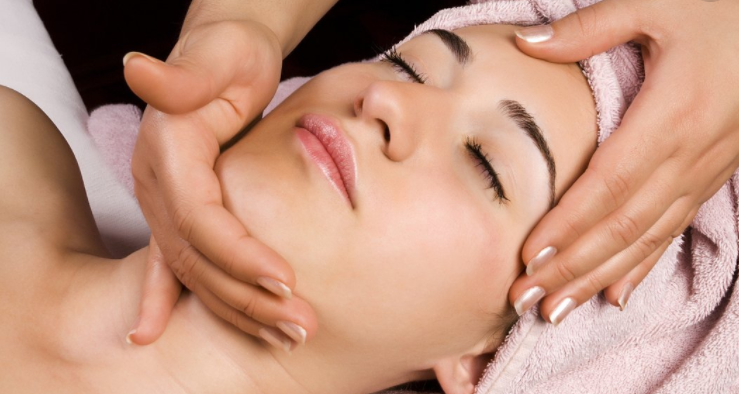 油性皮肤很油是不是缺水？需要补水吗