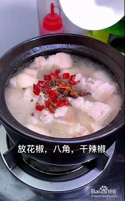 如何制作砂锅焖黄瓜五花肉