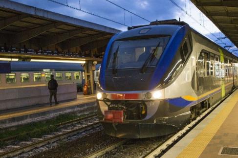 一套指甲剪可以带上火车吗