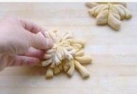 把秋天搬上餐桌——南瓜菊花卷