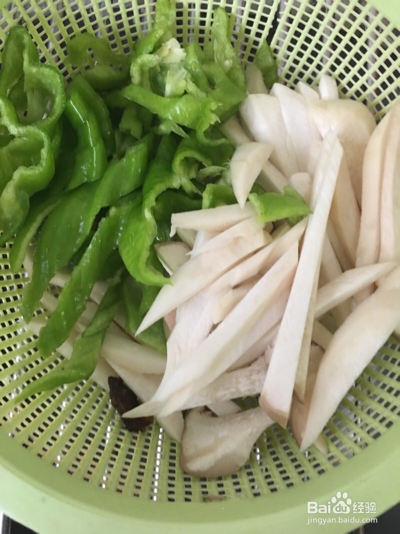 令人欲罢不能的杏鲍菇干切牛肉