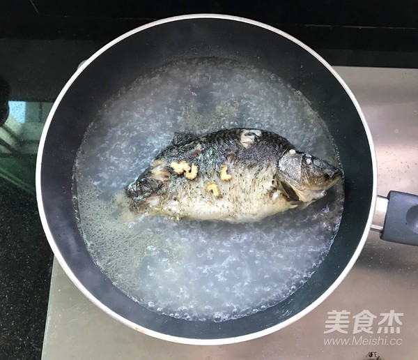 鲫鱼奶白汤的做法