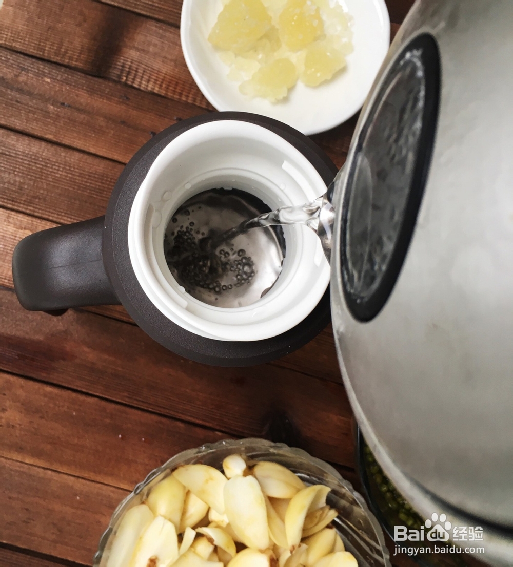 冰糖绿豆百合汤的做法