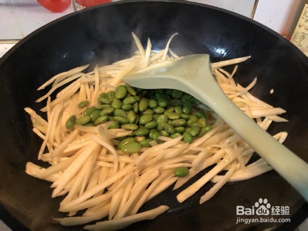 如何做出好吃美味的毛豆籽炒茭白