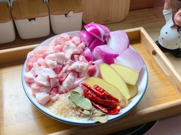 酱香卤肉饭这样做