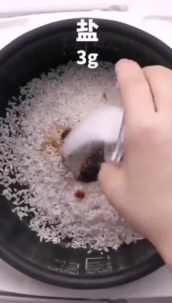 如何做好吃的土豆焖饭