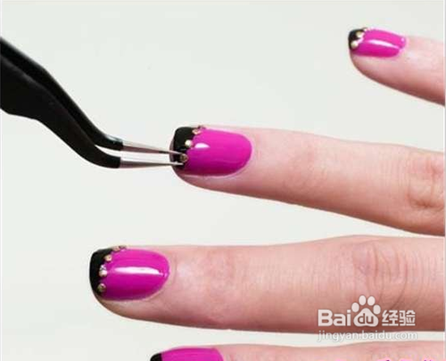 夏日浓重闪亮美甲方法