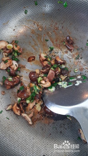 如何做香菇蚝油炒青菜