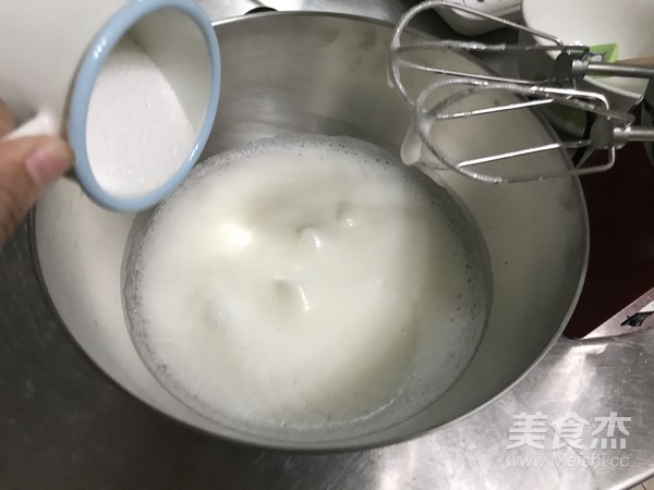 朗姆酒葡萄干戚风蛋糕