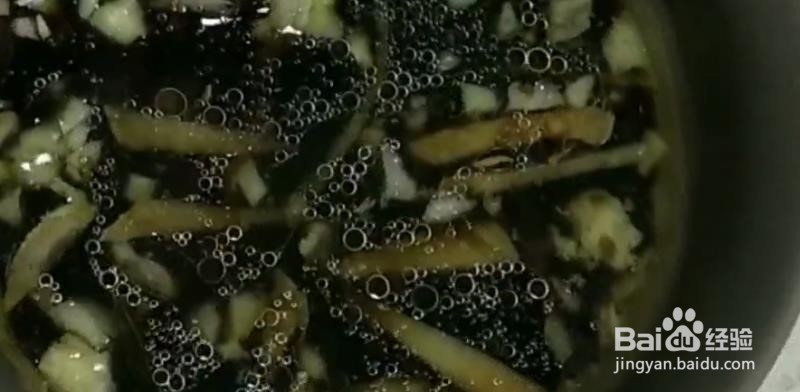 清蒸螃蟹配自制料汁