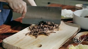 教你怎么做干锅腊肉茶树菇