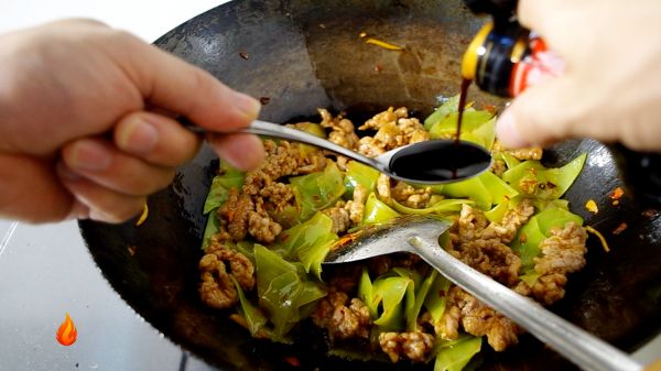 先炒莴笋还是炒肉