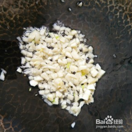 美味的蒜蓉豆瓣酱蒸金针菇