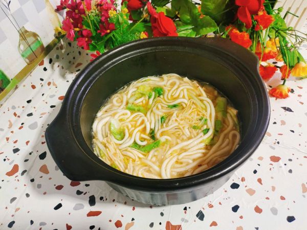 砂锅酸汤土豆粉