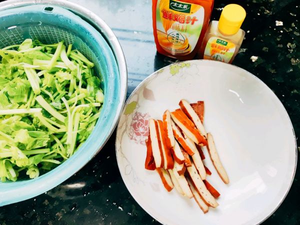 鸡汁香芹炒香干