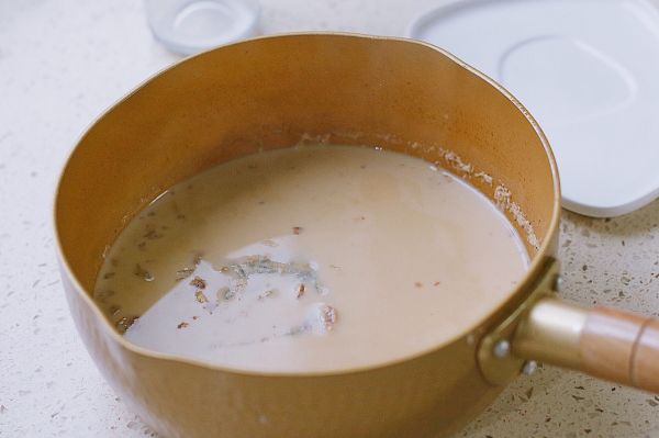 阿萨姆桂圆红枣姜糖奶茶