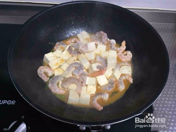 鲜虾豆腐煲和鸡公煲哪个更好吃，都是怎么做的？