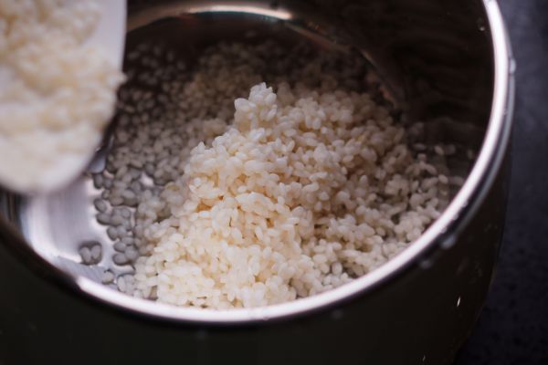 三文鱼肠煲仔饭