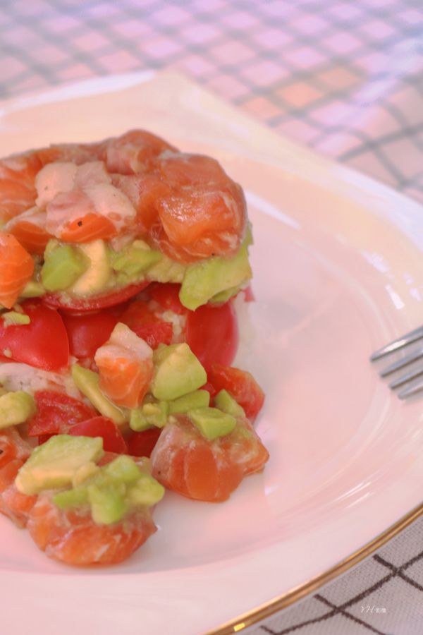 三文鱼牛油果沙拉