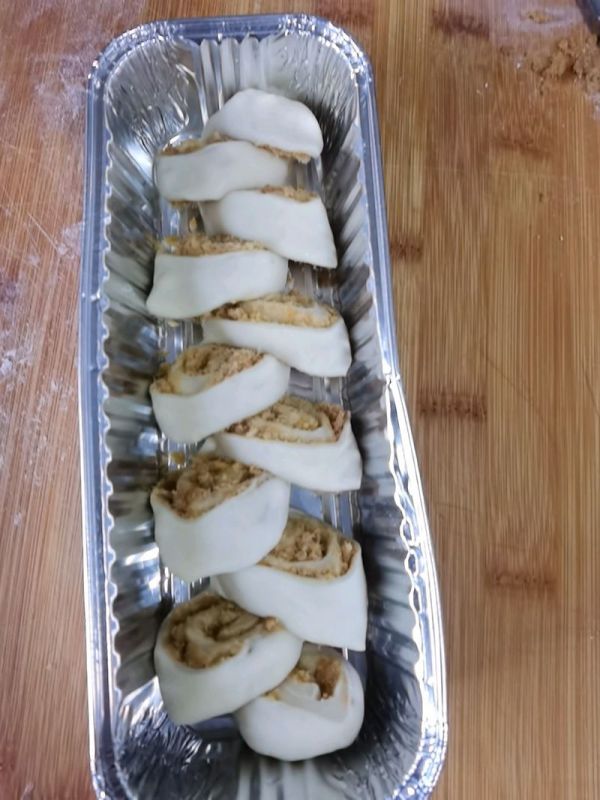咸蛋肉松热狗面包