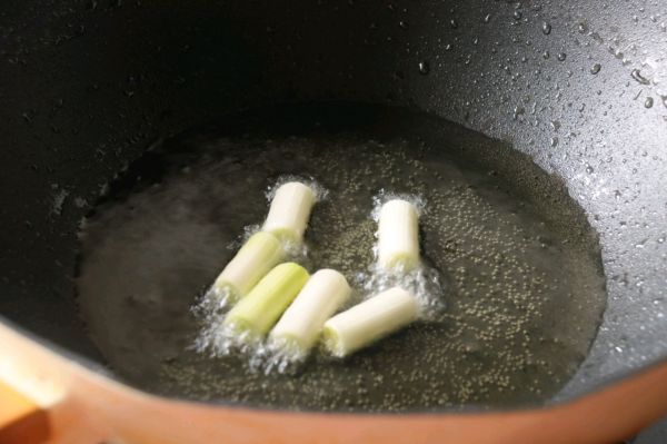 罗勒肥牛卷盖浇饭