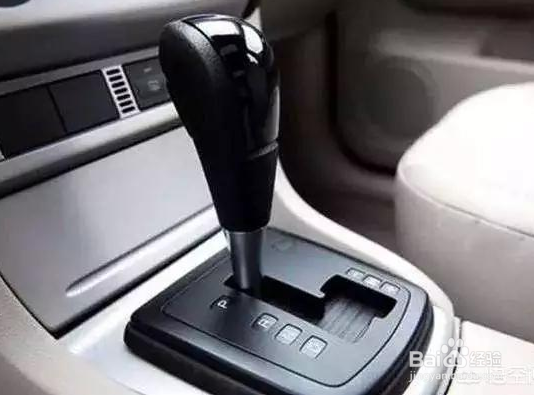 自动挡停车千万不要先挂P档！很损车哦！